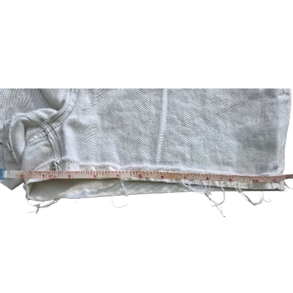 ✨ Levi’s White Denim Shorts Low Rise Stretch Cut Off Raw Hem Size 17 Juniors - Picture 10 of 11